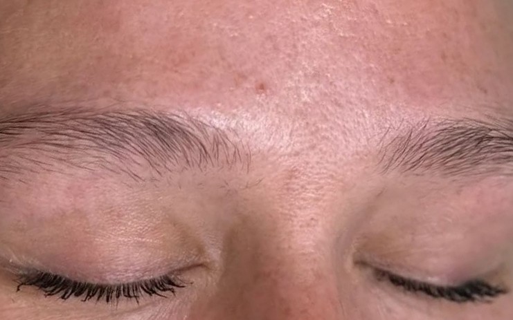 Voor: Brow lamination, shaping & hybrid dye